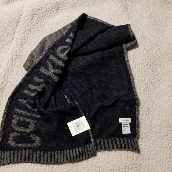 NWT Calvin Klein Gray & Navy Logo Scarf - Picture 3 of 5